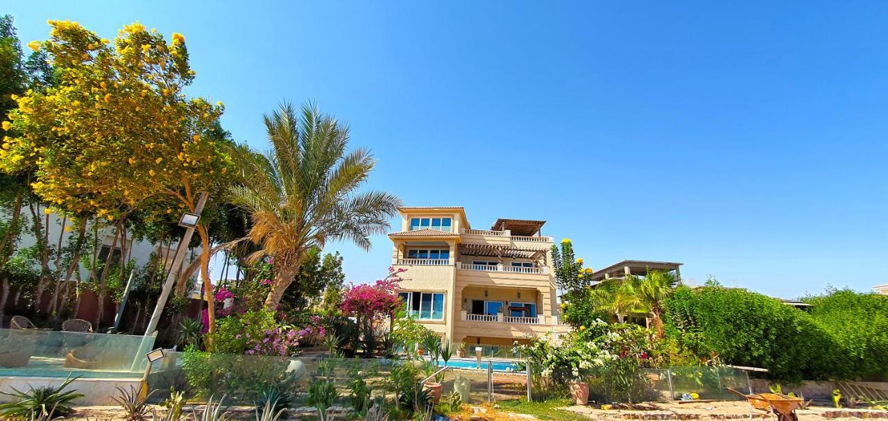 Luxury Seafront Pool Villa - 3 Stories & Roof Floor - All Master Bedrooms ฮูร์กาดา ภายนอก รูปภาพ